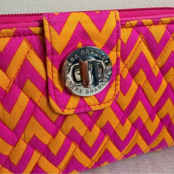 Vera Bradley Turn Lock Wallet Quilted Ziggy Zags Pattern Orange Pink - Picture 3 of 7